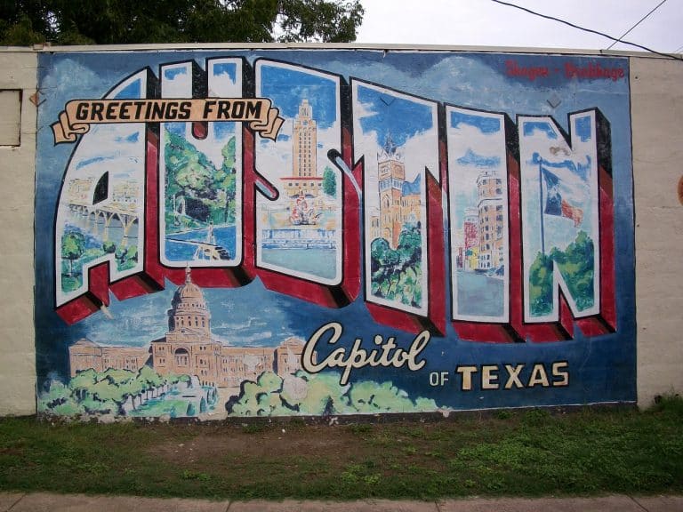 USA Reisen - Ein Wandgemälde, das die pulsierende Stadt Austin, Texas, zeigt.