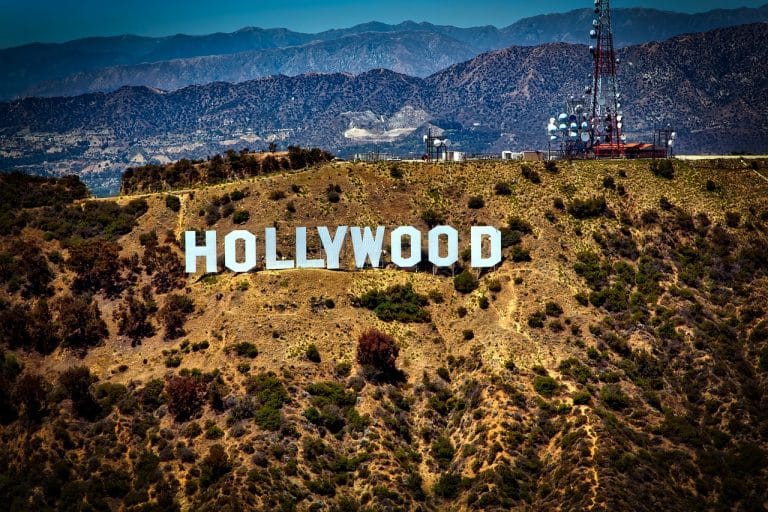 USA Reisen - Das Hollywood-Schild steht auf einem majestätischen Hügel.